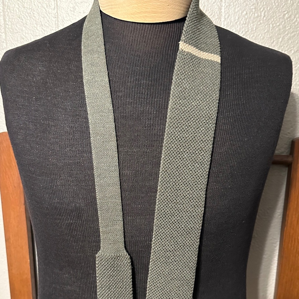 AUTHENTIC ELEVENTY PLATINUM 100% WOOL SQUARE NECKTIE TIE